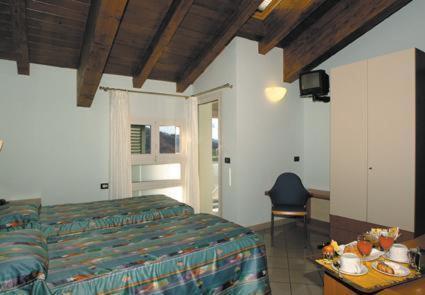Hotel Kristall Loiano Habitación foto