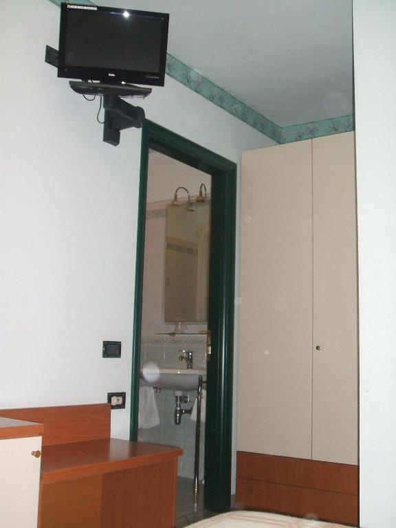 Hotel Kristall Loiano Habitación foto